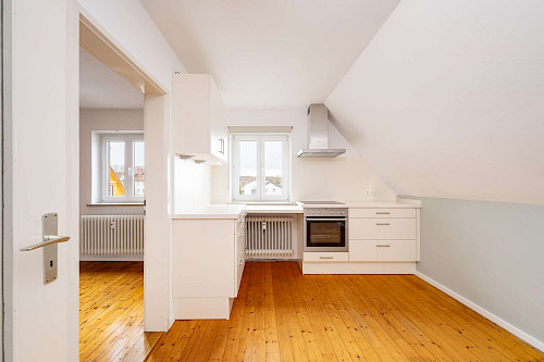 Dreifach Glück in Langenbach! Gut geschnittenes Dreifamilienhaus mit Traum-Garten und Stellplätzen - Bild 3150228