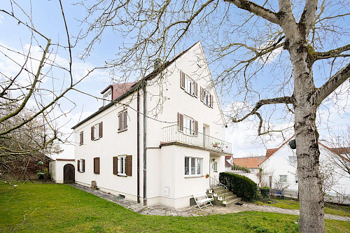 Dreifach Glück in Langenbach! Gut geschnittenes Dreifamilienhaus mit Traum-Garten und Stellplätzen - Bild 3150228