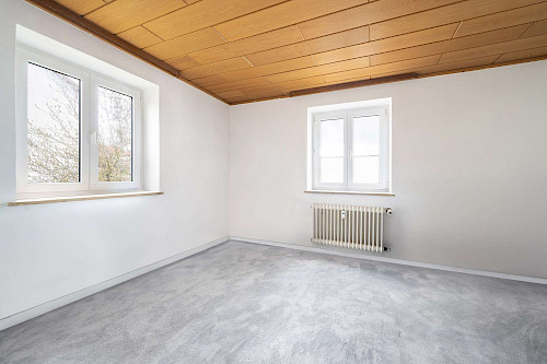 Dreifach Glück in Langenbach! Gut geschnittenes Dreifamilienhaus mit Traum-Garten und Stellplätzen - Bild 3150228