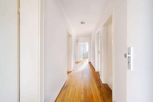 Dreifach Glück in Langenbach! Gut geschnittenes Dreifamilienhaus mit Traum-Garten und Stellplätzen - Bild 3150228