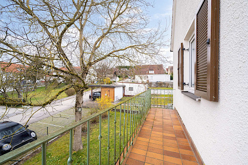 Dreifach Glück in Langenbach! Gut geschnittenes Dreifamilienhaus mit Traum-Garten und Stellplätzen - Bild 3150228