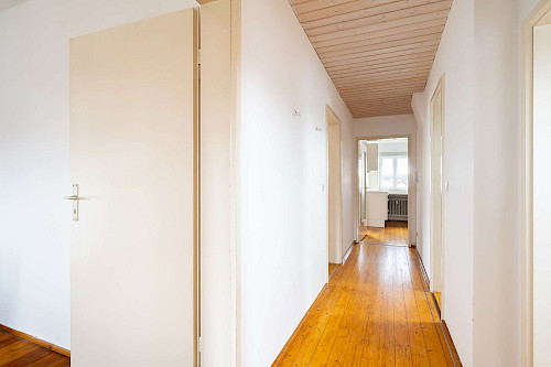 Dreifach Glück in Langenbach! Gut geschnittenes Dreifamilienhaus mit Traum-Garten und Stellplätzen - Bild 3150228