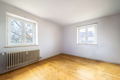 Dreifach Glück in Langenbach! Gut geschnittenes Dreifamilienhaus mit Traum-Garten und Stellplätzen - Bild 3150228