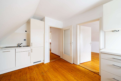 Dreifach Glück in Langenbach! Gut geschnittenes Dreifamilienhaus mit Traum-Garten und Stellplätzen - Bild 3150228