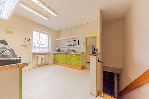 Zu vermieten! Gut geschnittene Gewerbefläche als Büro- oder Praxisräumlichkeiten in Vötting - Bild 4567819