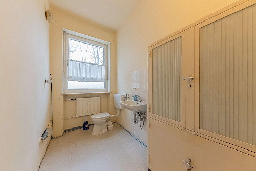 Zu vermieten! Gut geschnittene Gewerbefläche als Büro- oder Praxisräumlichkeiten in Vötting - Bild 4567819