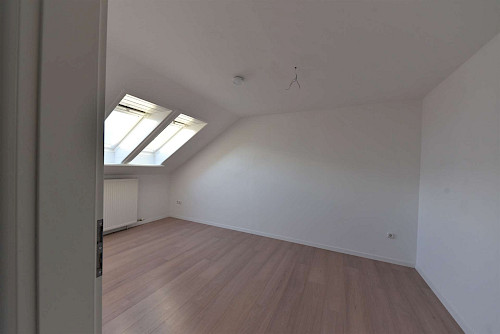 Zu vermieten!Traumhafte 3-Zimmer-Dachgeschoss-Wohnung mit Gartennutzung - Bild 4341727