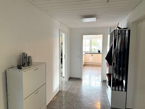 Zu vermieten!Traumhafte 3-Zimmer-Dachgeschoss-Wohnung mit Gartennutzung - Bild 4341727