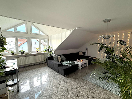 Zu vermieten!Traumhafte 3-Zimmer-Dachgeschoss-Wohnung mit Gartennutzung - Bild 4341727