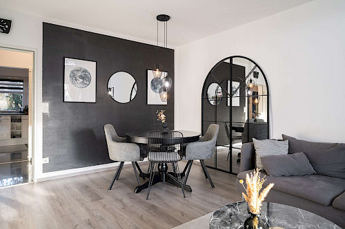 Bildschön! Traumhaft renovierte 3-Zimmer-Eigentumswohnung mit Süd-West-Balkon - Bild 4529739