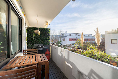 Bildschön! Traumhaft renovierte 3-Zimmer-Eigentumswohnung mit Süd-West-Balkon - Bild 4529739