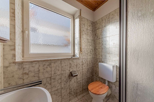 Perfekte Anbindung! Gut geschnittene Gewerbefläche als Büro oder Praxis in Attaching zu vermieten - Bild 4586553