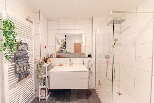 Schmankerl! Großzügig geschnittene 2,5-Zimmer-Eigentumswohnung mit Süd-Balkon in Innenstadtlage - Bild 4432015