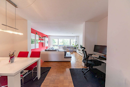 Schmankerl! Großzügig geschnittene 2,5-Zimmer-Eigentumswohnung mit Süd-Balkon in Innenstadtlage - Bild 4432015