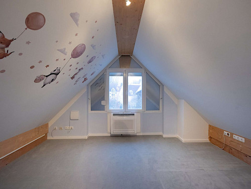 Zu vermieten! Einzigartige 4-Zimmer-Dachgeschosswohnung im Herzen von Neustift - Bild 4721768