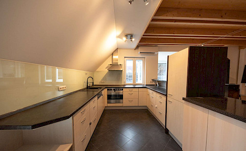 Zu vermieten! Einzigartige 4-Zimmer-Dachgeschosswohnung im Herzen von Neustift - Bild 4721768