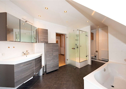 Zu vermieten! Einzigartige 4-Zimmer-Dachgeschosswohnung im Herzen von Neustift - Bild 4721768