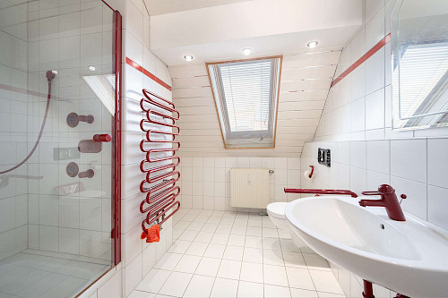 Gartentraum! Zweifamilienhaus mit wunderbarem Garten in schöner Lage - Bild 3634168