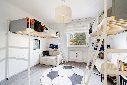 Bildschön! Traumhaft renovierte 3-Zimmer-Eigentumswohnung mit Süd-West-Balkon - Bild 4529739