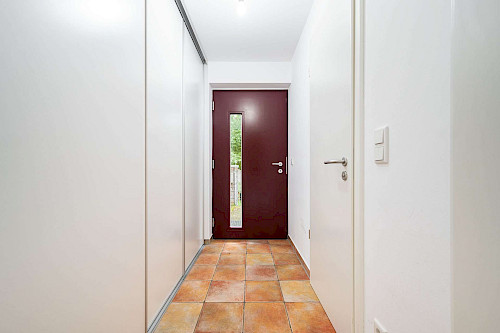 Optik und Technik in Bestform! Neuwertiges Reihenhaus mit Garten und Dachterrasse - Bild 4465347