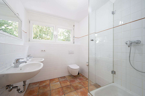 Optik und Technik in Bestform! Neuwertiges Reihenhaus mit Garten und Dachterrasse - Bild 4465347