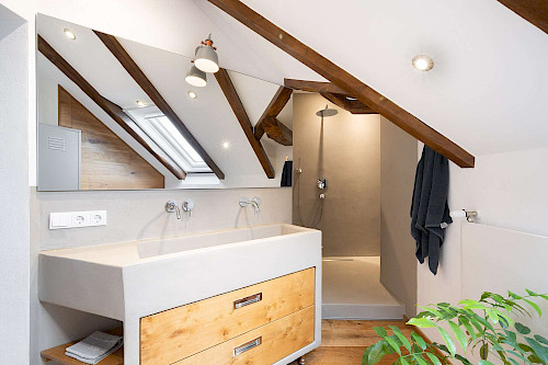 Charmantes Stadtdomizil! Stilvolle 3,5-Zimmer-Dachterrassen-Maisonette-Wohnung am Moniberg - Bild 4767317