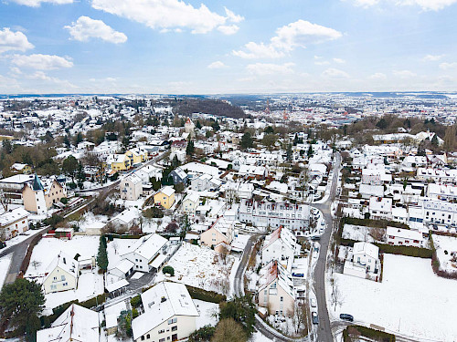 Charmantes Stadtdomizil! Stilvolle 3,5-Zimmer-Dachterrassen-Maisonette-Wohnung am Moniberg - Bild 4767317