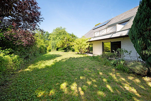 Hideaway! Uneinsehbares Villenanwesen in schöner Lage mit zwei weiteren Bauplätzen für je ein EFH - Bild 3911509