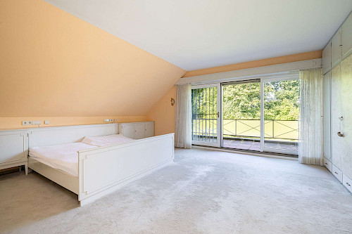 Hideaway! Uneinsehbares Villenanwesen in schöner Lage mit zwei weiteren Bauplätzen für je ein EFH - Bild 3911509