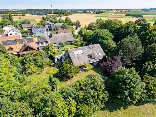 Hideaway! Uneinsehbares Villenanwesen in schöner Lage mit zwei weiteren Bauplätzen für je ein EFH - Bild 3911509