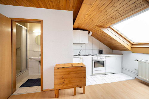 Groß und günstig! Renovierungsbedürftiges Reiheneckhaus in Vötting - Bild 3069697