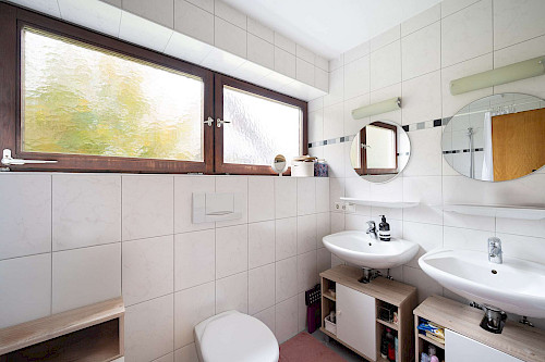 Groß und günstig! Renovierungsbedürftiges Reiheneckhaus in Vötting - Bild 3069697