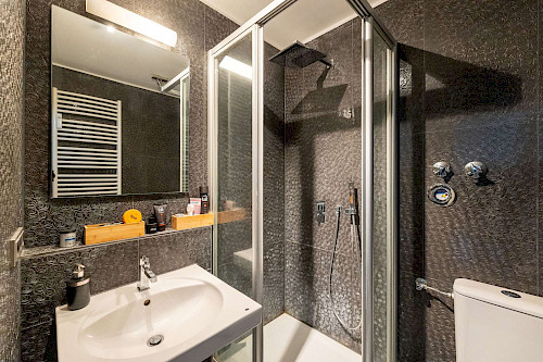 Klein, fein, werthaltig! Vermietetes 1-Zimmer-Apartment mit Balkon und Stellplatz in zentraler Lage - Bild 4838688