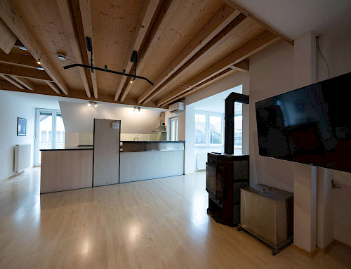 Zu vermieten! Einzigartige 4-Zimmer-Dachgeschosswohnung im Herzen von Neustift - Bild 4721768