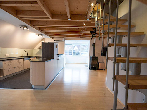 Zu vermieten! Einzigartige 4-Zimmer-Dachgeschosswohnung im Herzen von Neustift - Bild 4721768