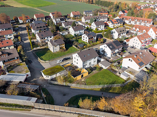 Zuhause in Langenbach! Zeitgemäßes Neubau-Reiheneckhaus auf großem sonnigen Grundstück - Bild 3069701