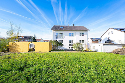 Zuhause in Langenbach! Zeitgemäßes Neubau-Reiheneckhaus auf großem sonnigen Grundstück - Bild 3069701