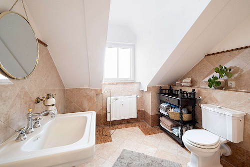 Familiäres Stadtdomizil am Moniberg! Stilvolle 3,5-Zimmer-Dachterrassen-Maisonette-Wohnung - Bild 4767317