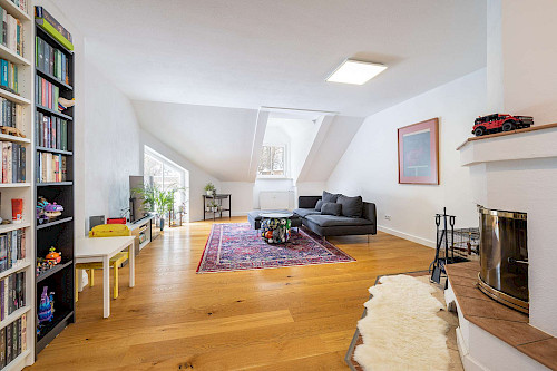 Familiäres Stadtdomizil am Moniberg! Stilvolle 3,5-Zimmer-Dachterrassen-Maisonette-Wohnung - Bild 4767317