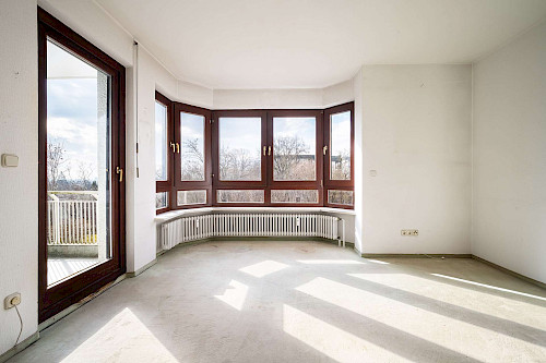 Potenzial mit Panorama! Renovierungsbedürftige 3-Zimmer-Eigentumswohnung mit Alpenblick und Balkon - Bild 4888825