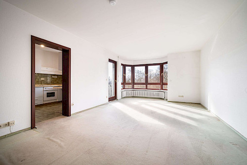 Potenzial mit Panorama! Renovierungsbedürftige 3-Zimmer-Eigentumswohnung mit Alpenblick und Balkon - Bild 4888825