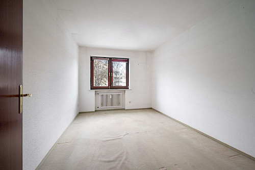 Potenzial mit Panorama! Renovierungsbedürftige 3-Zimmer-Eigentumswohnung mit Alpenblick und Balkon - Bild 4888825