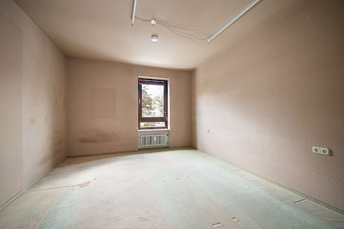 Potenzial mit Panorama! Renovierungsbedürftige 3-Zimmer-Eigentumswohnung mit Alpenblick und Balkon - Bild 4888825