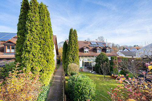 Ruhig und gediegen! Gepflegte Doppelhaushälfte auf schönem Grundstück - Bild 4532110