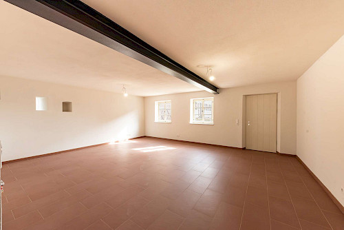 Altbaucharme mit Sonnenplatz! 3-Zimmer-Erdgeschosswohnung mit Südterrasse im kernsanierten Denkmal - Bild 4918197