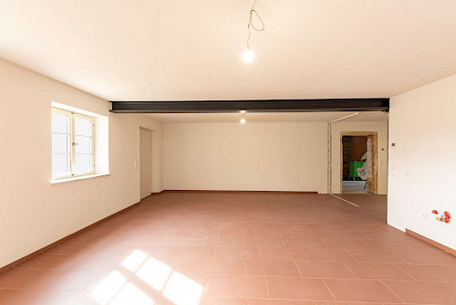 Altbaucharme mit Sonnenplatz! 3-Zimmer-Erdgeschosswohnung mit Südterrasse im kernsanierten Denkmal - Bild 4918197