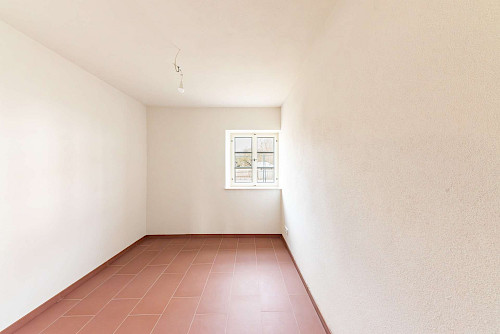 Altbaucharme mit Sonnenplatz! 3-Zimmer-Erdgeschosswohnung mit Südterrasse im kernsanierten Denkmal - Bild 4918197