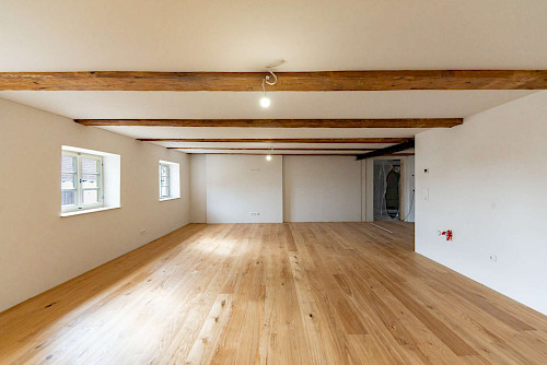 Historie trifft Wohngefühl! Bildschöne 3-Zimmer-Wohnung im kernsanierten Gasthaus aus 1819 - Bild 4918353