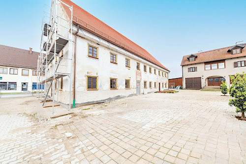 Historie trifft Wohngefühl! Bildschöne 3-Zimmer-Wohnung im kernsanierten Gasthaus aus 1819 - Bild 4918353