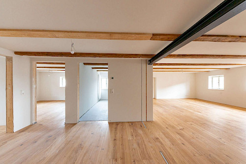 Historie trifft Wohngefühl! Bildschöne 3-Zimmer-Wohnung im kernsanierten Gasthaus aus 1819 - Bild 4918353